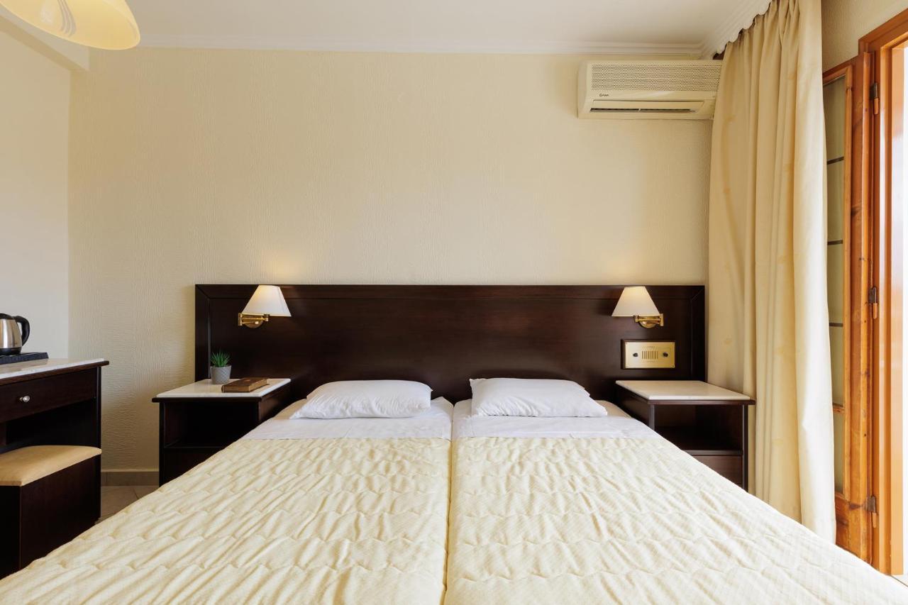 Aphrodite Beachfront By Konnect, 2* Roda (Corfu)
